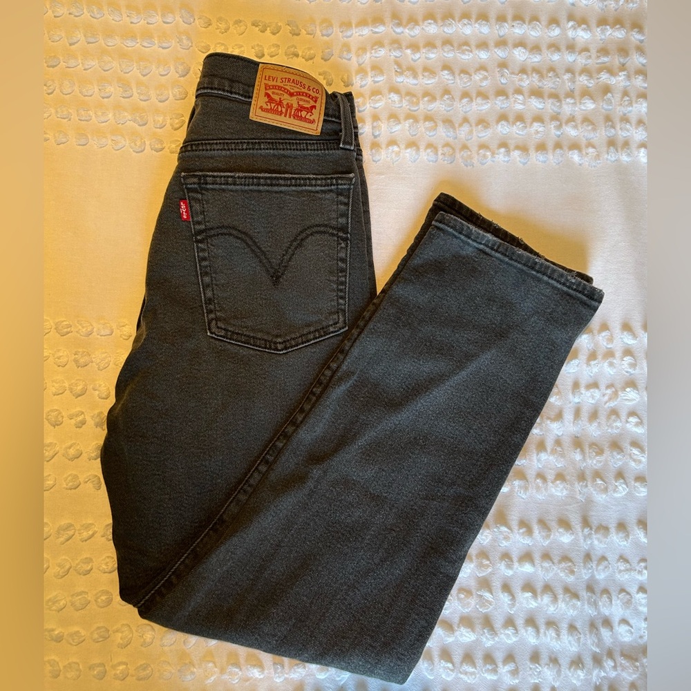 Levi's Women's Dark washed wedgie straight jeans